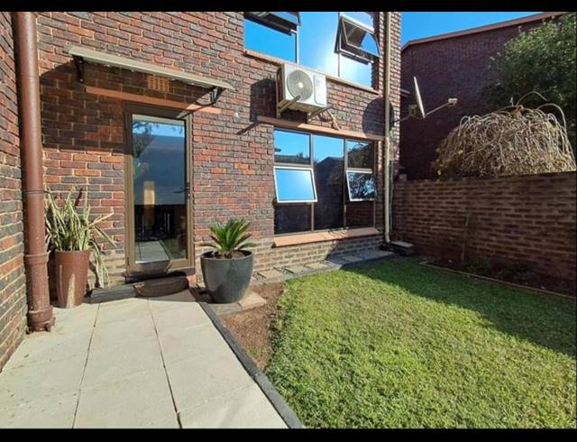 3 BEDROOM TOWNHOUSE FOR SALE IN BRACKENHURST